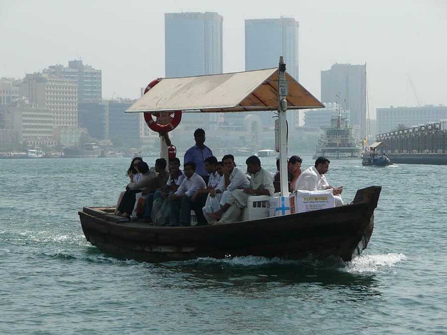 What is this small wooden boat that carries passengers across Dubai Creek?
